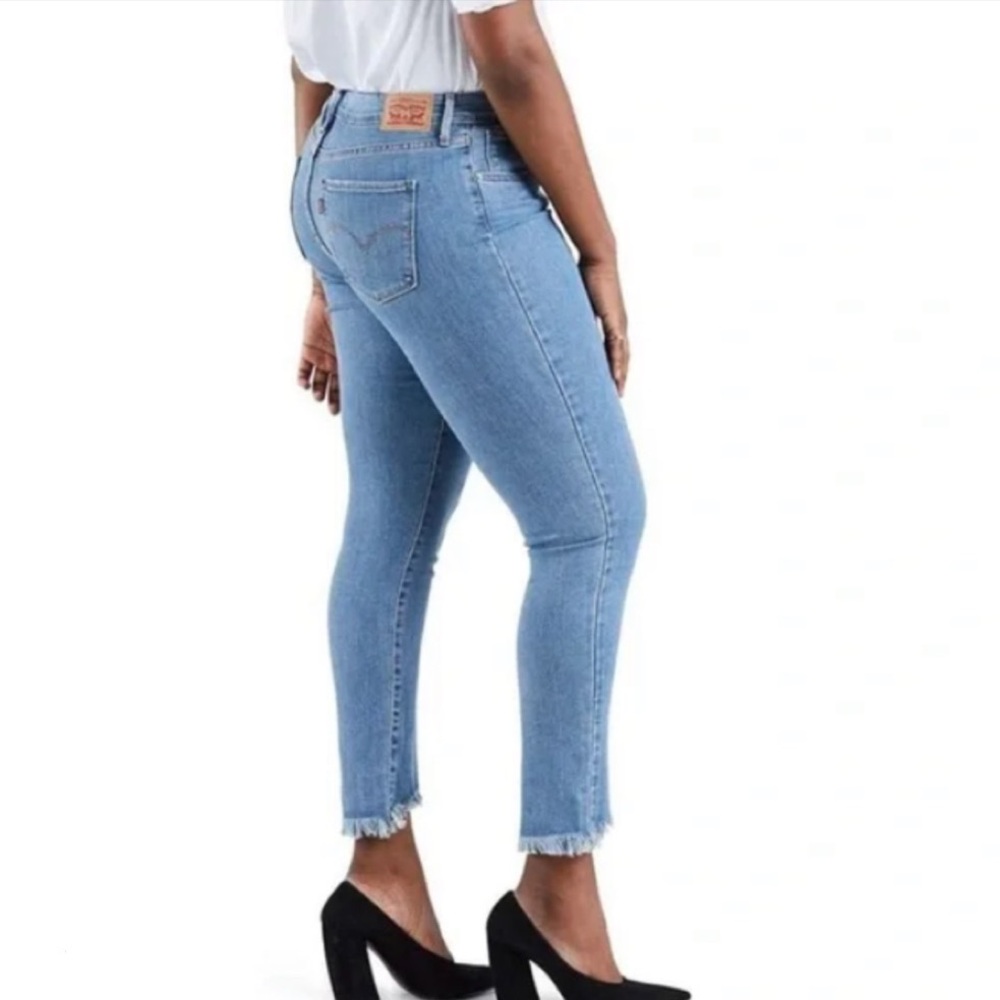 Levi’s Frayed Hem Skinny Jeans